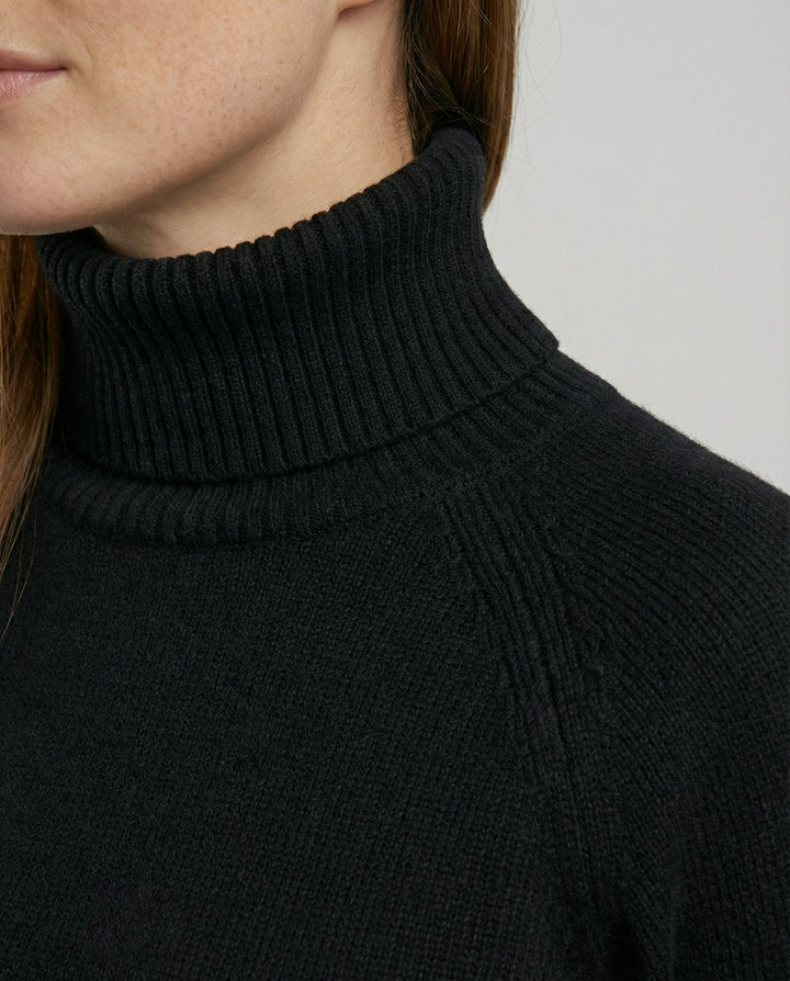 Cozy women's knit pullover